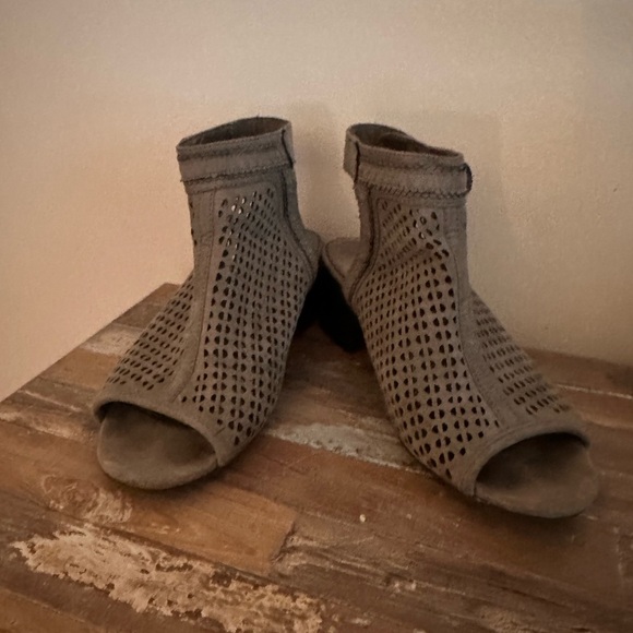 Justice Gray Perforated Peep Toe Sandal - Picture 6 of 10